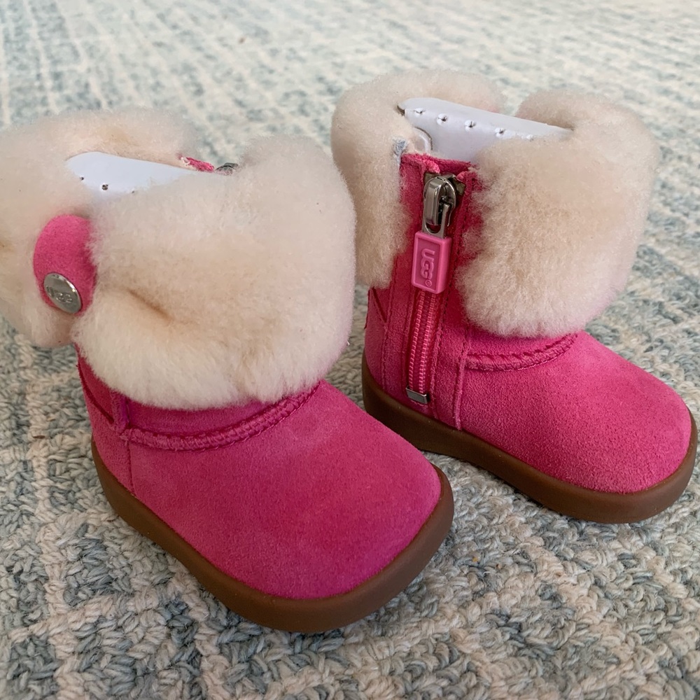 NWT UGG RAMONA BOOTS IN AZALEA